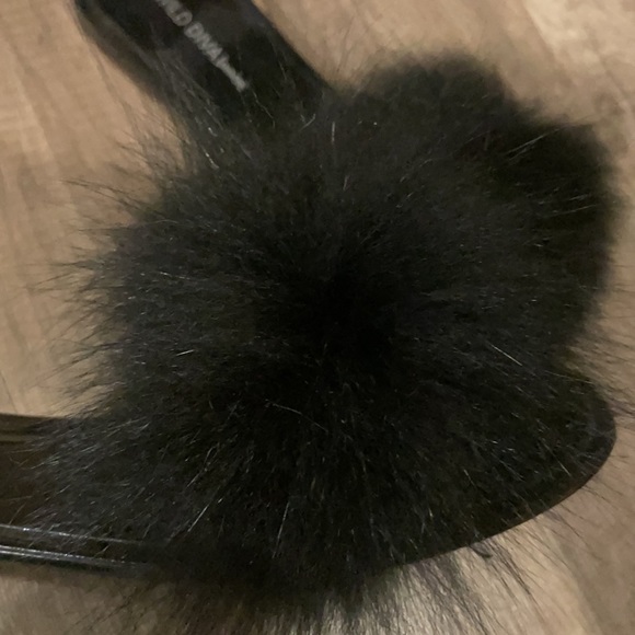 Slide style shoe with super fluffy fur on end. New. - Picture 3 of 3